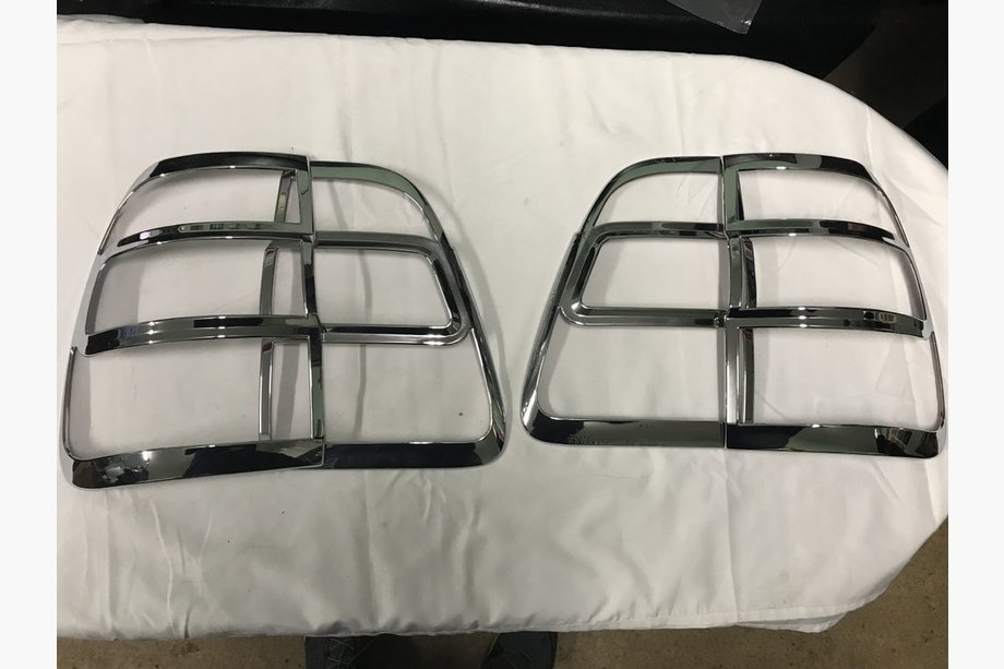Toyota Land Cruiser 100 1998–2007 Kåpor till bromsljus (2 st, plast) Image