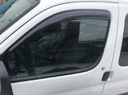 Peugeot Partner 1996–2008 Svarta vindavvisare (2 st, DDU-Aomis) foto 1