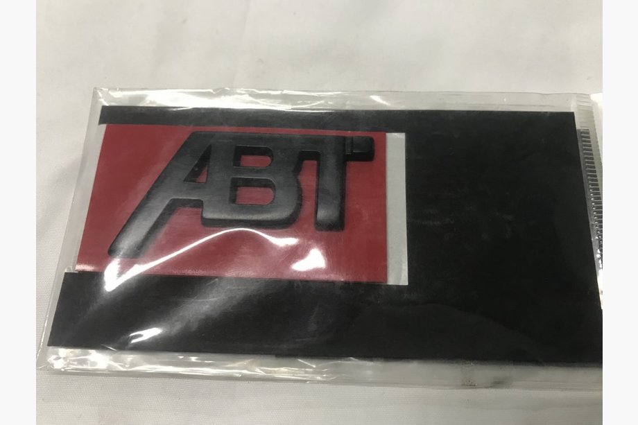 Audi Q7 2005–2015 ABT-emblem (svart) Image
