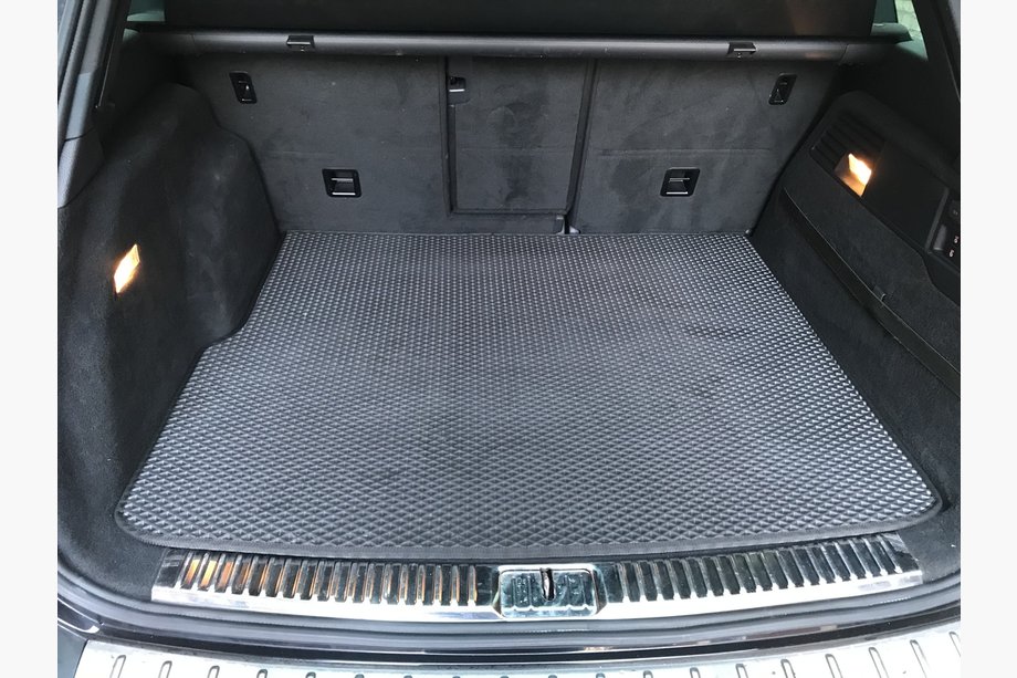 Volkswagen Touareg 2010–2018 Bagagerumsmatta V2 (EVA, svart) Foto 1