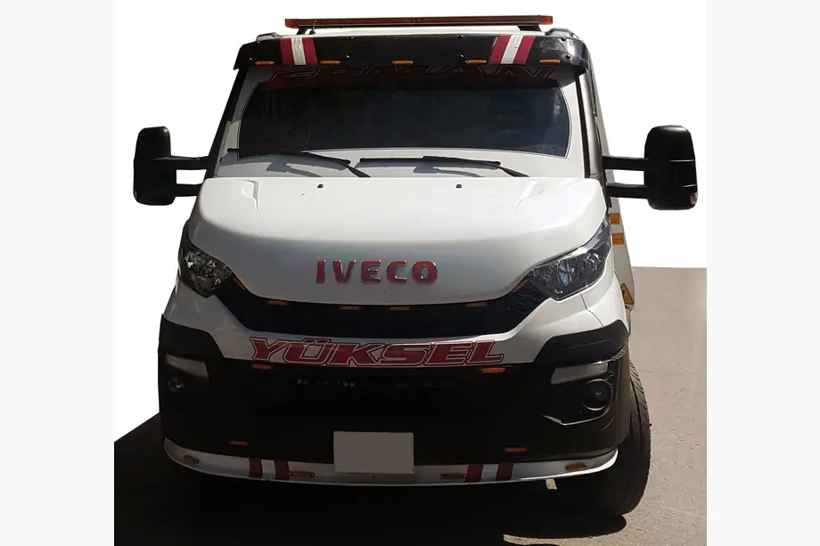 Iveco Daily 2014– Vindrutevisir V1 (svart blank, 5 mm) Image