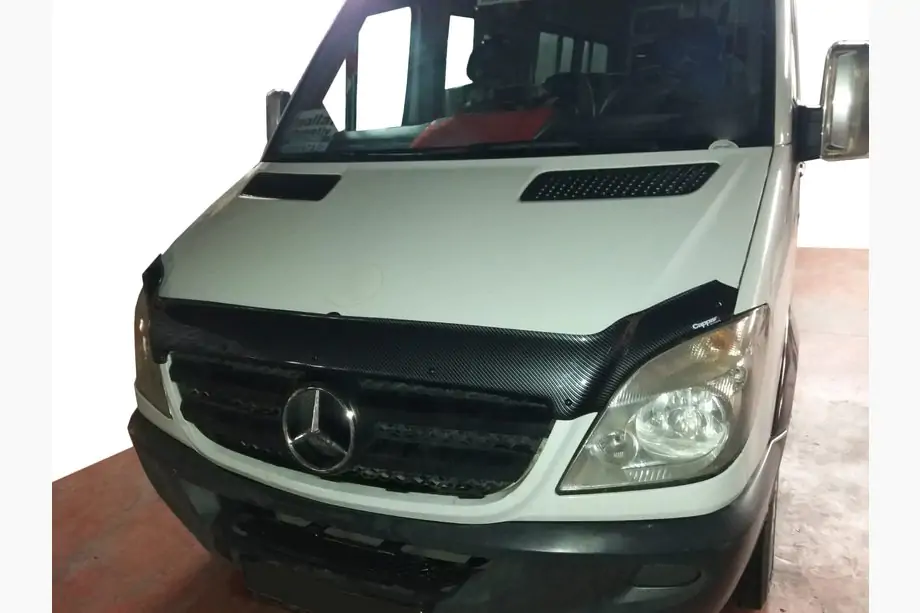 Mercedes Sprinter W906 2006–2018 Motorhuvsdeflektor i kolfiberlook 2006-2013 (EuroCap) Image