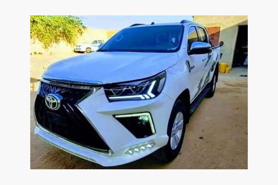 Toyota Hilux 2015– Främre stötfångare Lexus-design V2 (för 2015-2020) Image