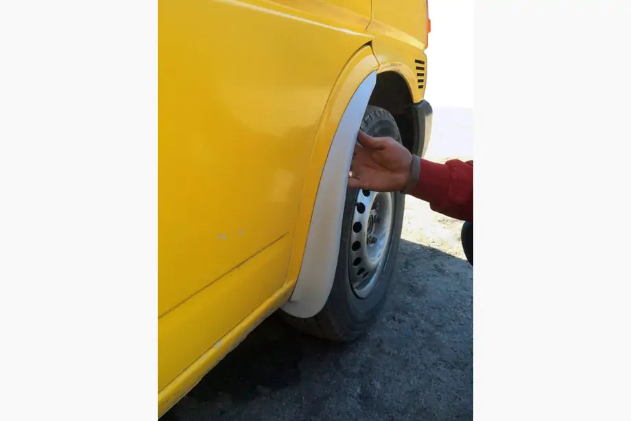 Volkswagen T4 Transporter 1990–2003 Främre stänkskydd (2 st, glasfiber) Image