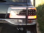 Toyota Land Cruiser 200 2007–2021 Baklyktor 2016+ (Executive Black) foto 4