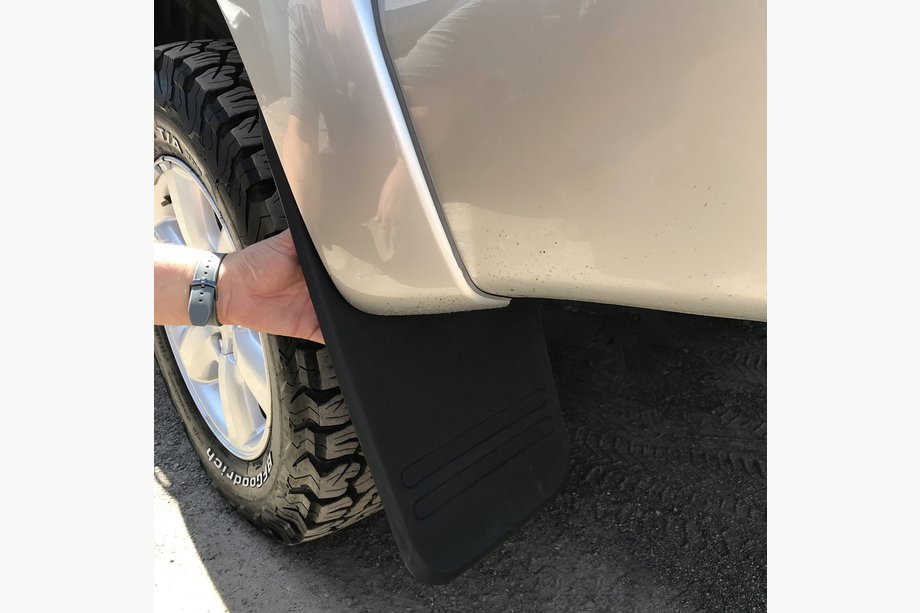 Toyota Hilux 2006–2015 Långa bakre stänkskydd (2 st.) Image