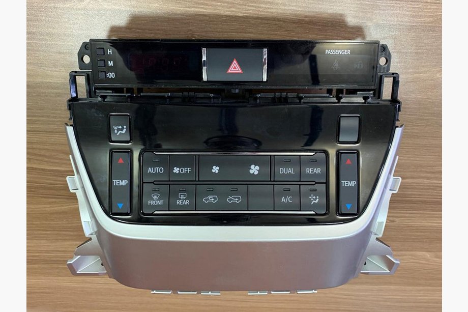 Toyota Land Cruiser 200 2007–2021 Styrmodul Clima 2015+ Image