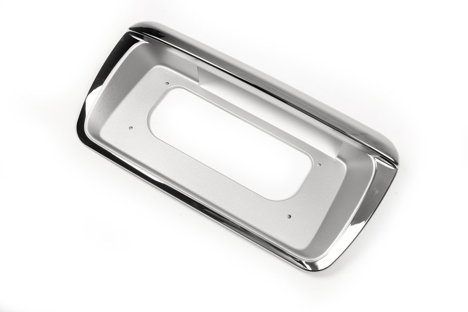 Honda CRV 2001–2006 Kromlist ovanför registreringsskylten (plast) Image