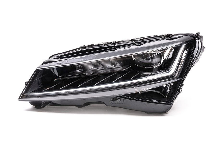 Skoda Superb 2015–2024 Strålkastare fram Matrix (Vänster, Original, Begagnad) Image