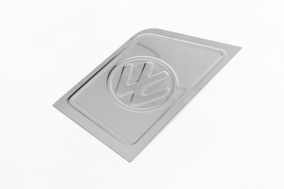 Volkswagen T5 Caravelle 2004–2010 Kromad tanklockslucka med logotyp (Carmos) Image