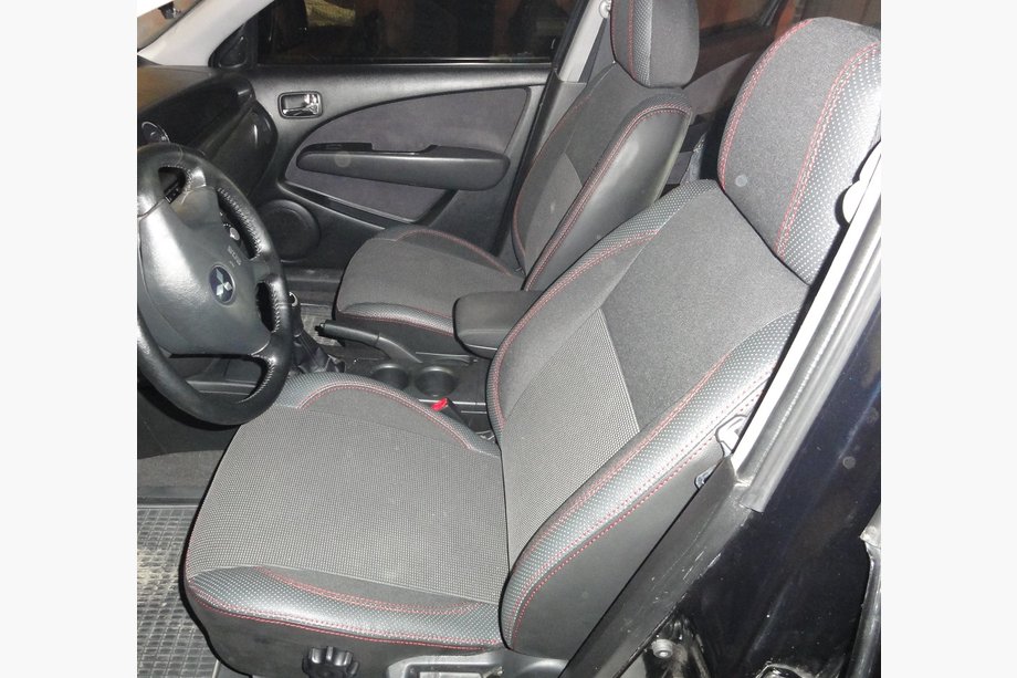 Mitsubishi Outlander 2001–2006 Bilklädsel SoyuzAuto Premium Image