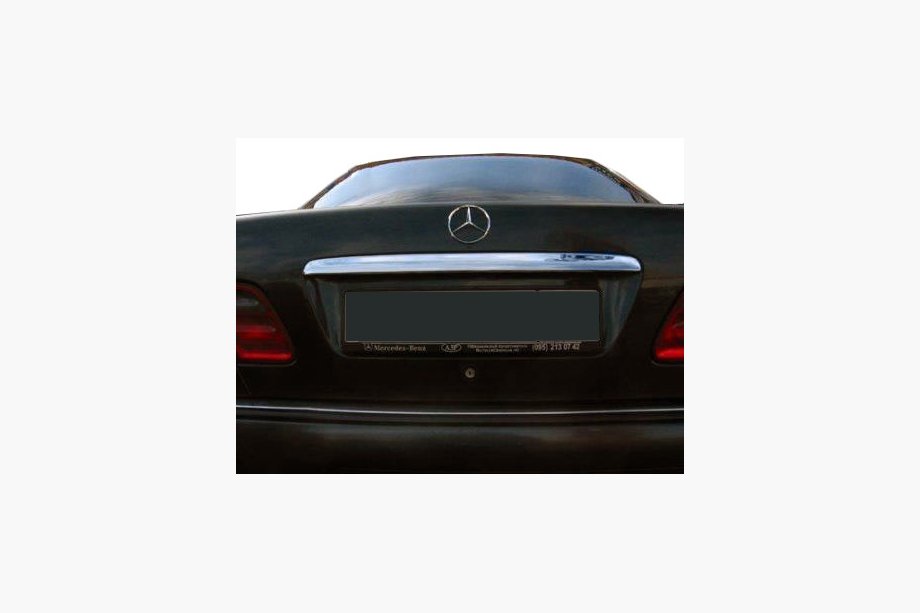 Mercedes C-klass W203 2000–2007 List ovanför registreringsskylten (plast) Image