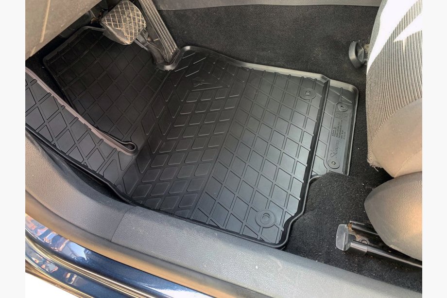 Volkswagen Golf 5 2003–2009 Gummimattor till kupén (4 st, Stingray Premium) Image