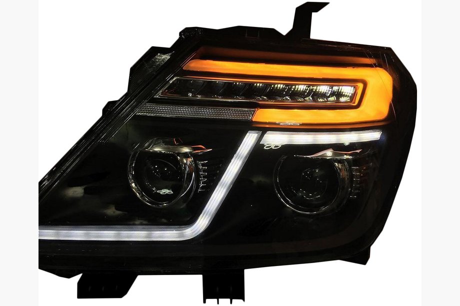 Nissan Patrol Y62 2010–2024 Framstrålkastare Flash LED (2 st) Image