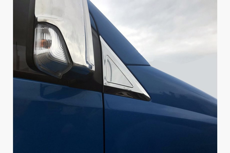 Mercedes Sprinter W906 2006–2018 Kromlist vid sidospeglar (2 st, rostfritt stål) Foto 2