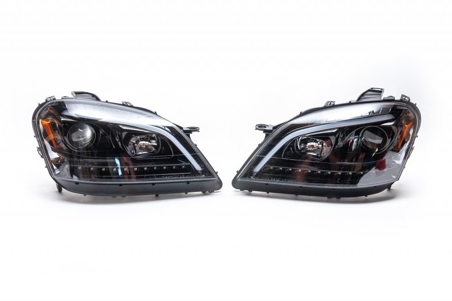 Mercedes ML W164 2005–2011 Framstrålkastare med LED-element (2005-2008, 2 st, mörka) Image