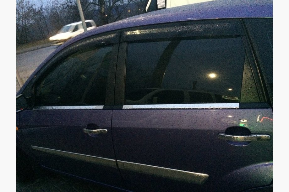 Ford Fiesta 2002–2008 Yttre kromlister runt rutorna (4 st, rostfritt stål) Foto 4