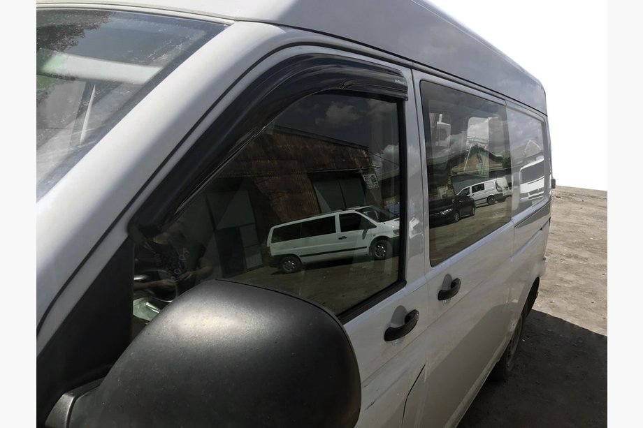 Volkswagen T5 Caravelle 2004–2010 Vindavvisare för sidorutor (2 st, MyRacing) Image
