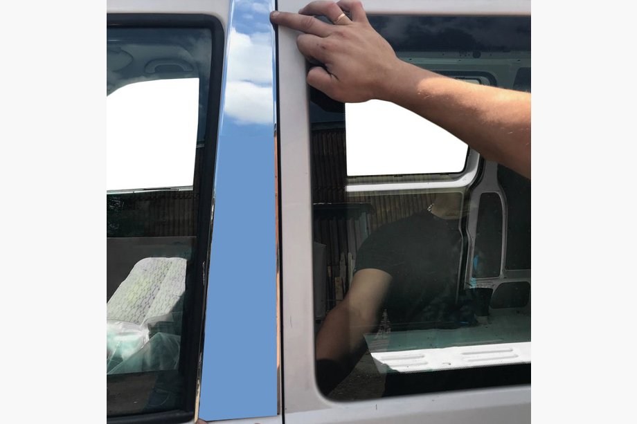 Volkswagen T5 Multivan 2003–2010 Rea! Kromlister för stolpar (vänster sida) Image