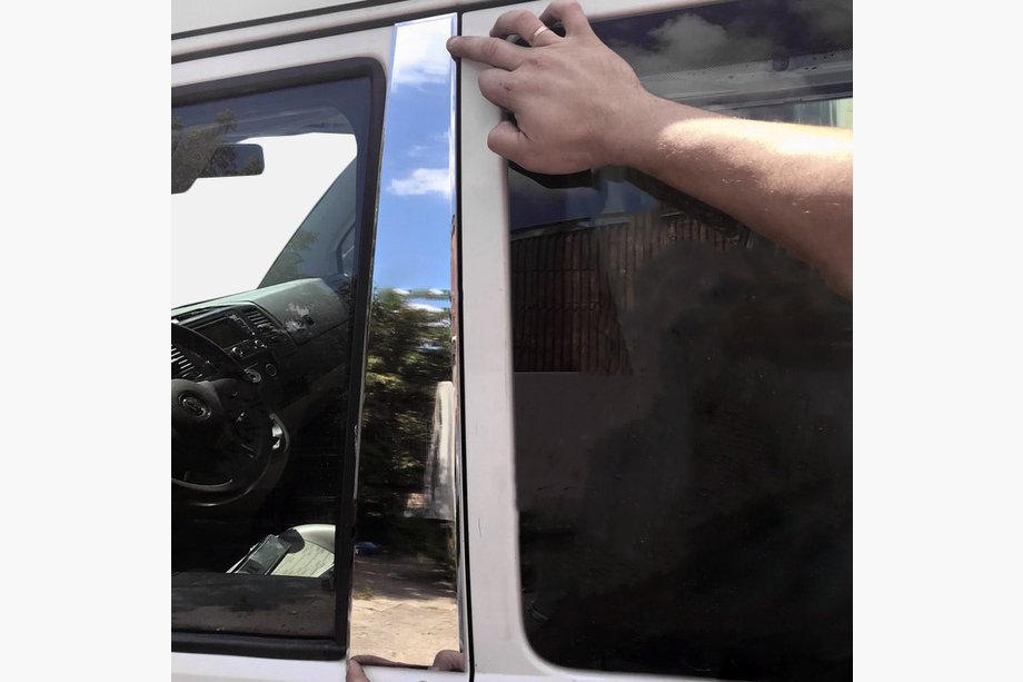 Volkswagen T5 2010–2015 Rea! Kromlister för stolpar (vänster sida) Image