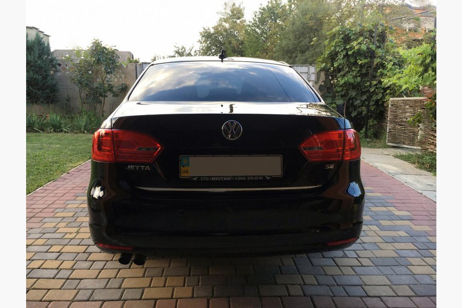 Volkswagen Jetta 2011–2018 Kantlist för bagagelucka (rostfritt stål) Foto 2