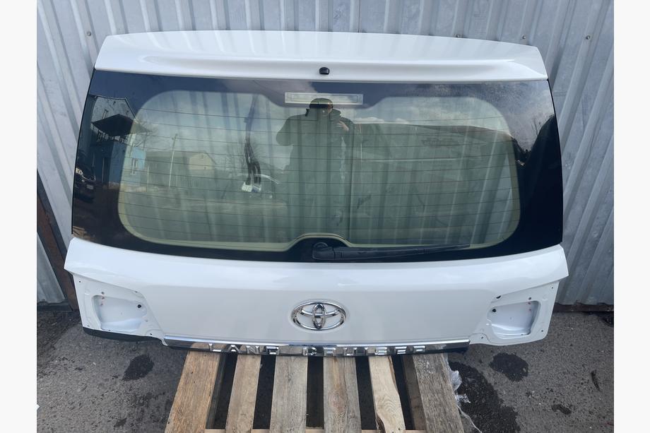 Toyota Land Cruiser 200 2007–2021 Övre baklucka 2016+ vit (begagnad, original) Image