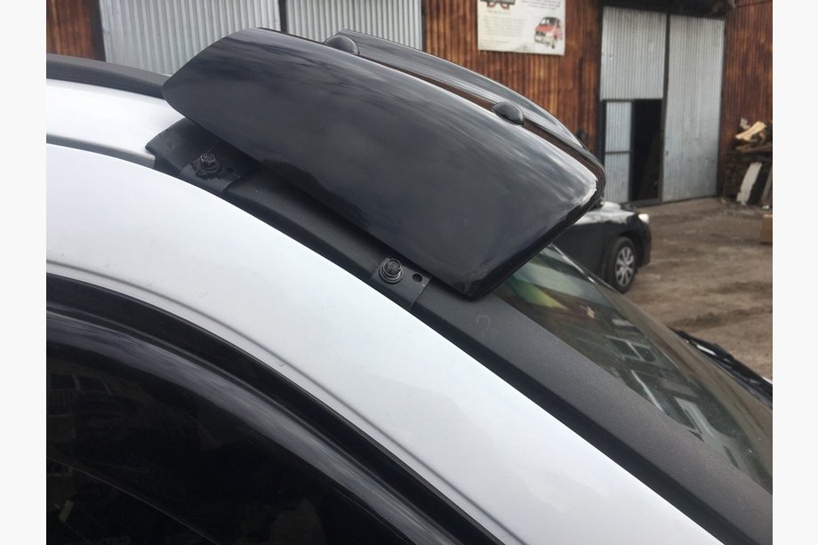 Mercedes Vito W638 1996–2003 Vindrutespoiler (svart blank, 5 mm) Foto 3