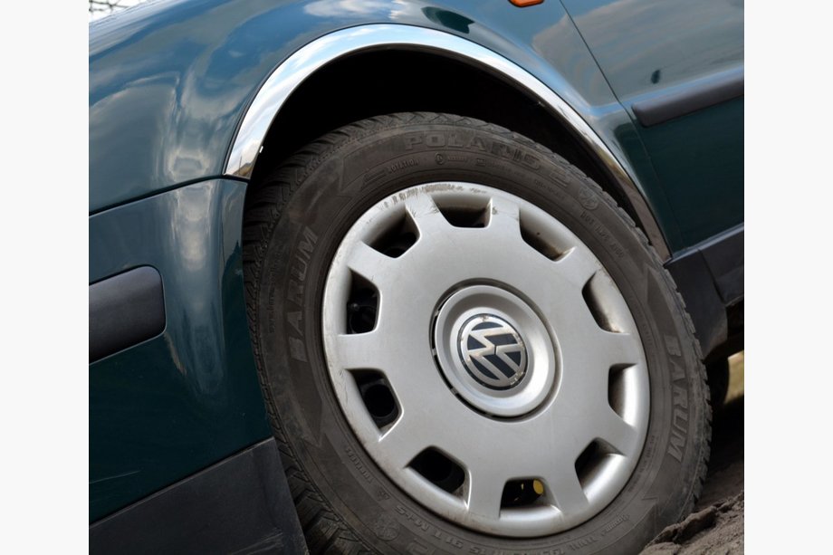 Volkswagen Passat B5 1997–2005 Hjulhuslister (4 st, rostfritt stål) Sedan, 1996-2000 Image