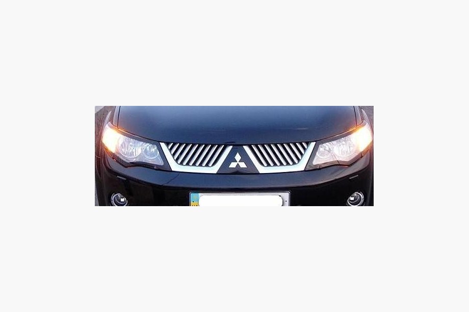 Mitsubishi Outlander 2006–2012 Grillister (2006-2010, rostfritt) Image