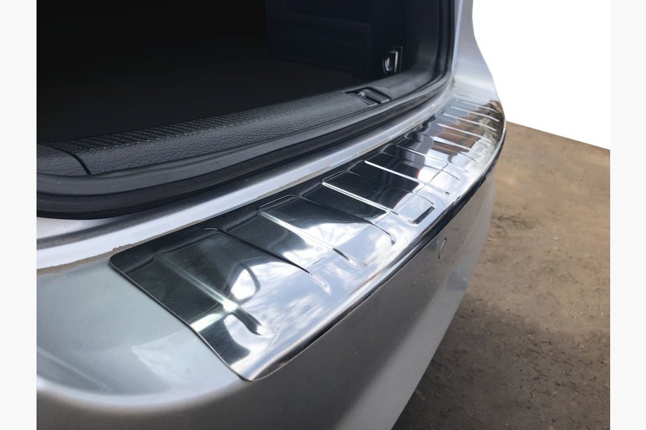 Volkswagen Passat B7 2012–2015 Lastskydd bakre stötfångare Carmos (SW, rostfritt stål) Image
