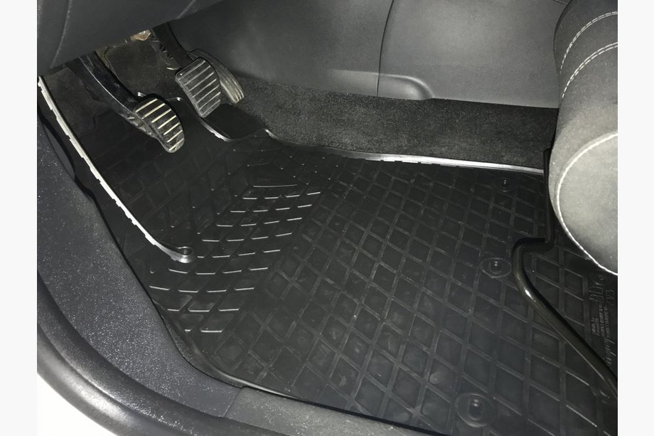 Renault Megane III 2009–2016 Gummimattor till kupén (4 st, Stingray Premium) Image