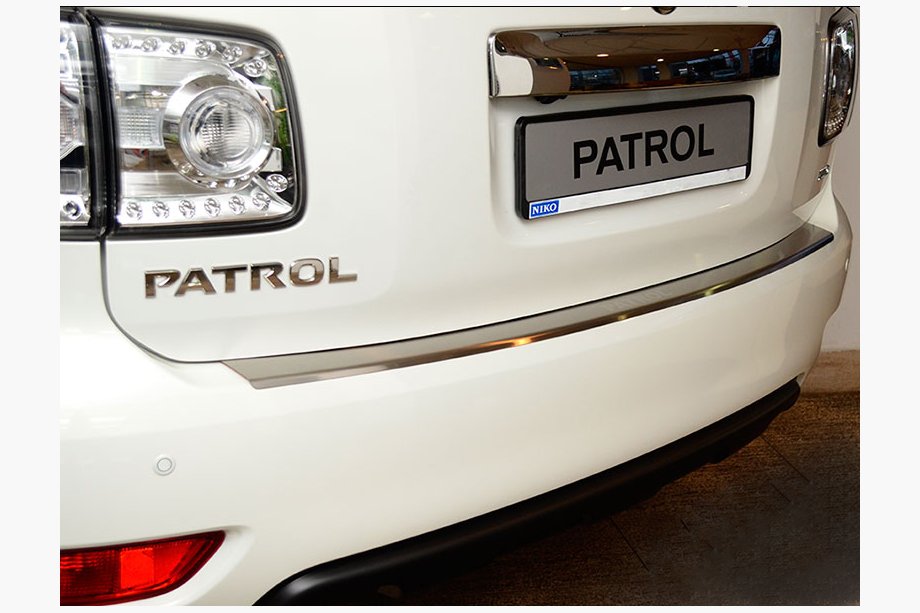 Nissan Patrol Y62 2010–2024 Bakre stötfångarskydd med kant Nataniko (rostfritt stål) Image