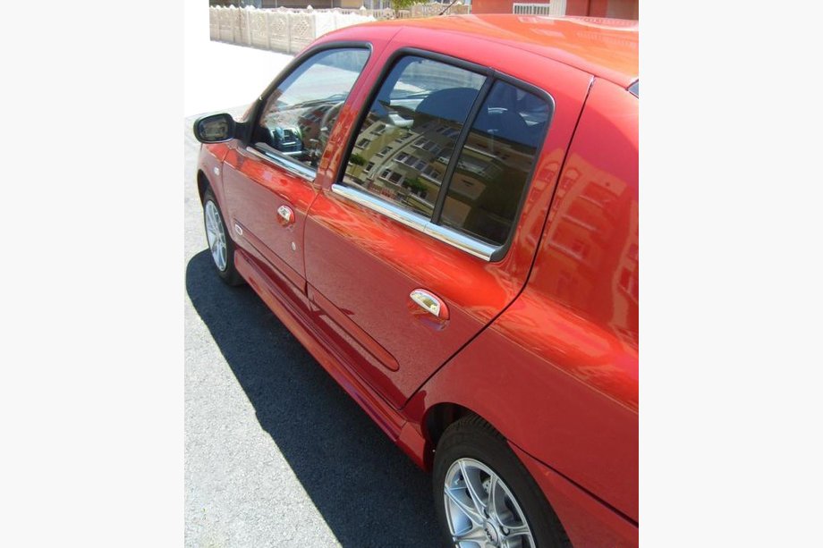 Renault Symbol 1999–2008 Sidokjolar av Ferrari-typ (för lackering) Image