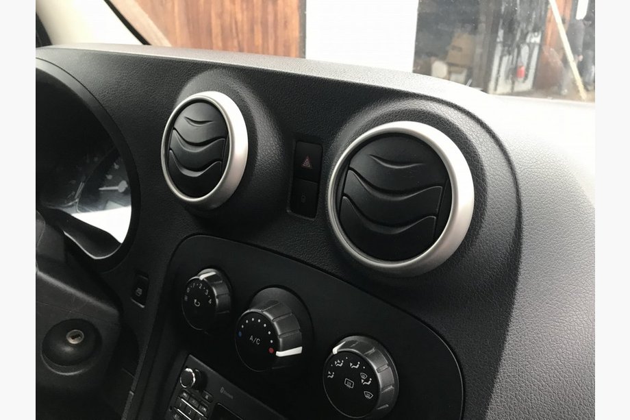 Mercedes Citan 2013–2021 Ramar för invändiga ventilationsutblås (4 st, rostfritt stål) Image