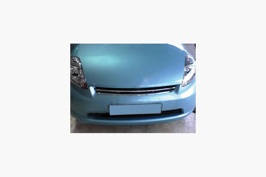 Daihatsu Sirion 2005–2015 Överlägg till kylargrill (rostfritt stål) Image
