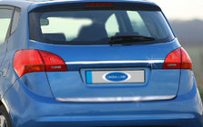 Kia Venga 2010–2019 Rostfri list ovanför registreringsskylten foto 1