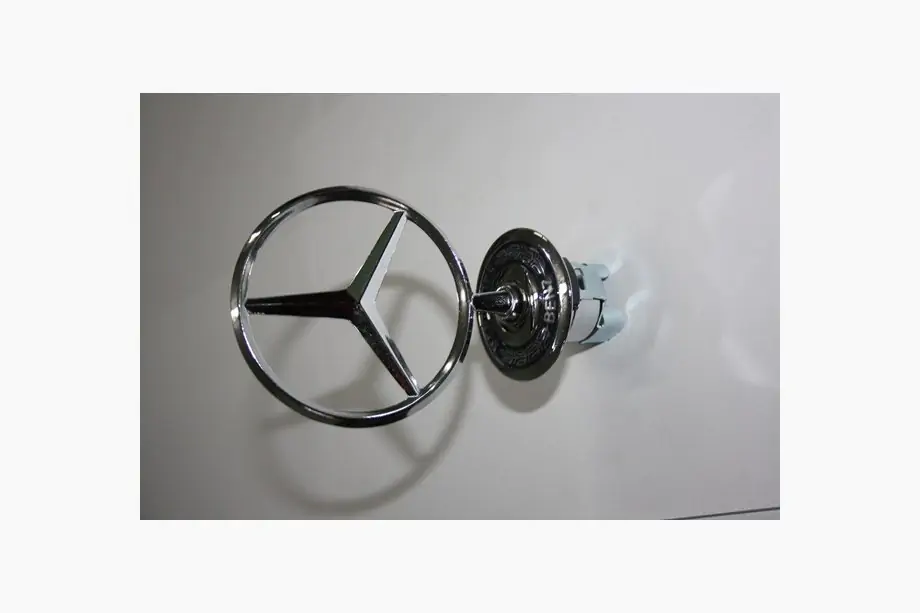 Mercedes S-сlass W221 2005–2013 Motorhuvornament Mercedes 221 Image