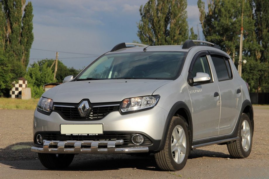 Renault Sandero 2013–2022 Frontbåge ST015 (rostfritt stål) Image