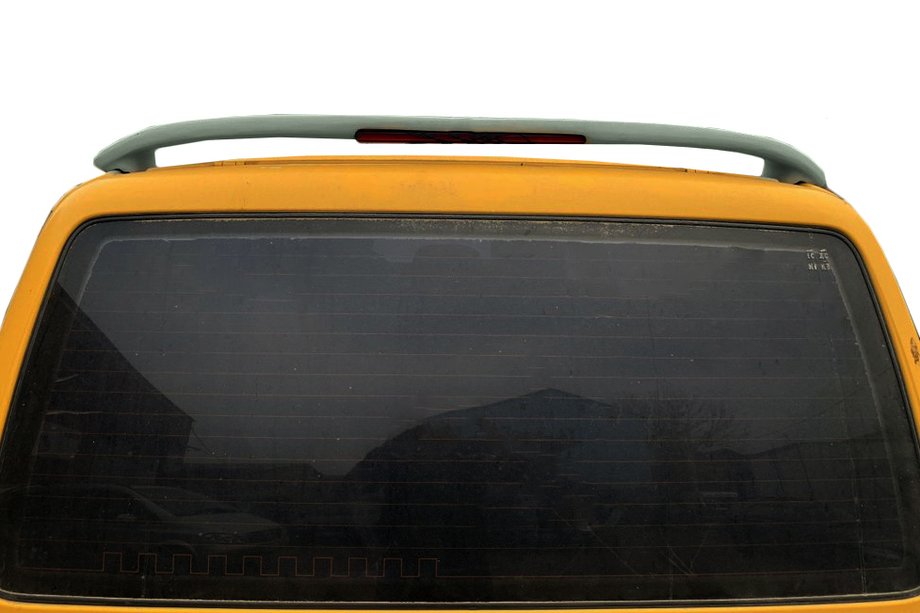 Volkswagen T4 Caravelle/Multivan 1990–2003 Takspoiler med integrerat bromsljus (för lackering) Image