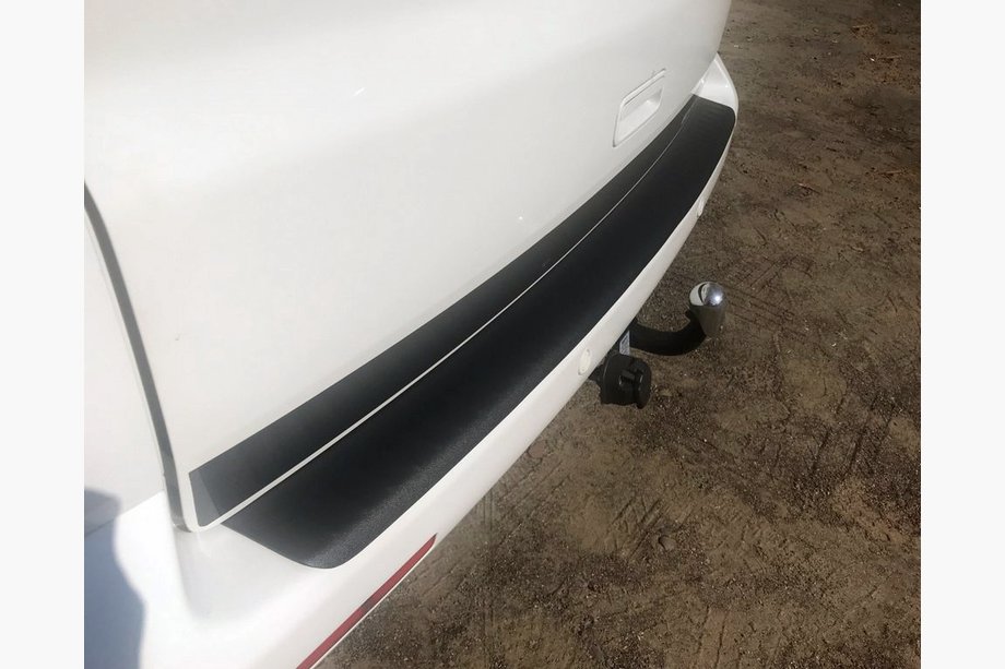 Volkswagen T5 Transporter 2003–2010 Bakre stötfångarskydd med kant (ABS-plast) Matt Image
