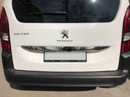 Peugeot Partner/Rifter 2019– Rostfri list ovanför registreringsskylten foto 1