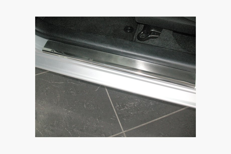 Toyota Yaris 2010–2020 Instegslister Nataniko (4 st, rostfritt stål) Standard – Lohmann monteringstejp, 0,5 mm Image