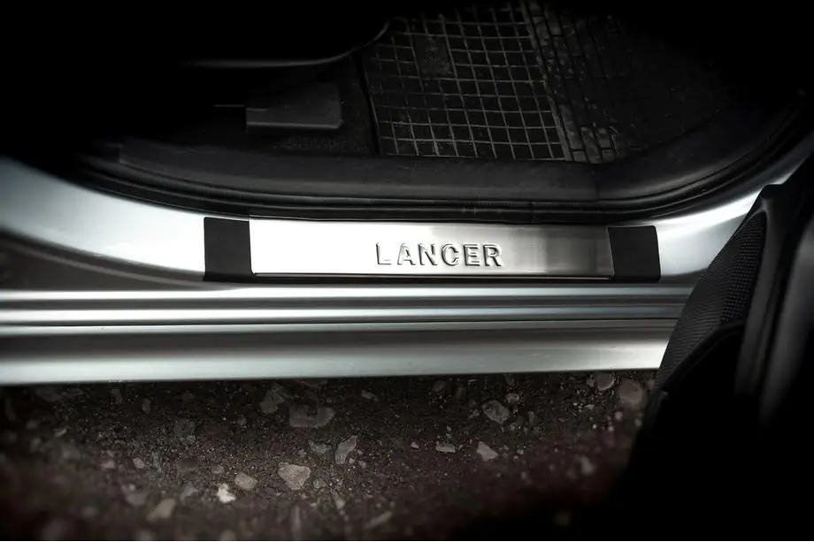Mitsubishi Lancer X 2008– Instegslister (OMSA, 4 st, rostfritt stål) Image