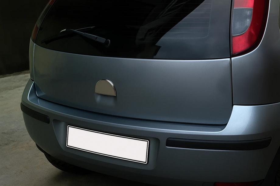 Opel Corsa C 2000–2006 Kromkåpa för bakluckehandtag (rostfritt stål) OmsaLine – italienskt rostfritt stål Image
