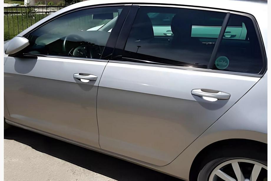 Volkswagen Golf 7/E-Golf 2012–2020 Nedre fönsterlister Black Chrome (4 st, rostfritt stål) Image