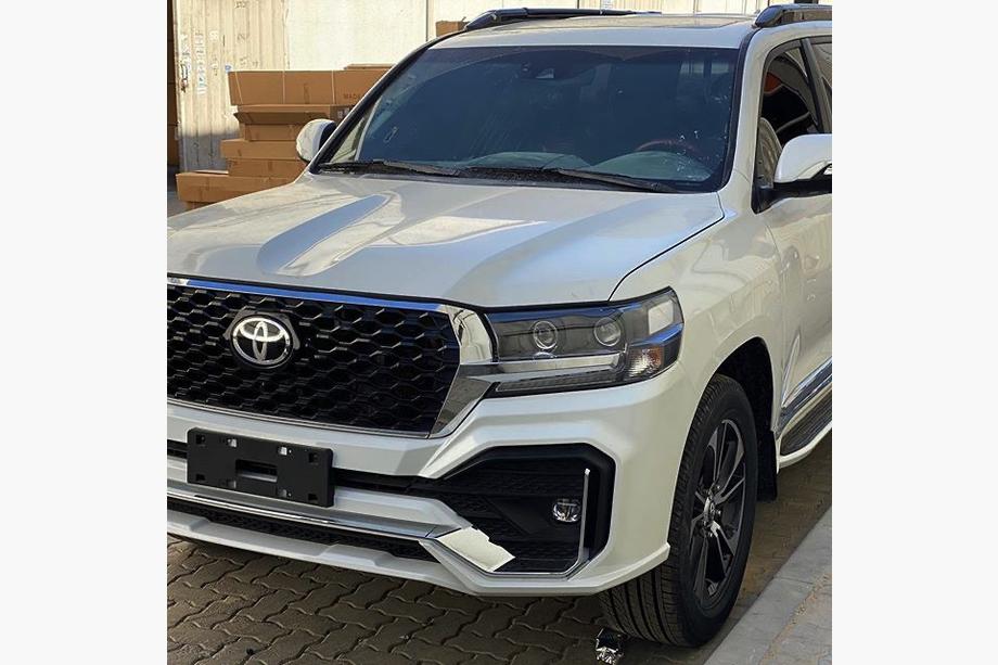 Toyota Land Cruiser 200 2007–2021 Restyling ombyggnadskit från LC200 2008-2015 till LC 2022 TRD EWAN Foto 2