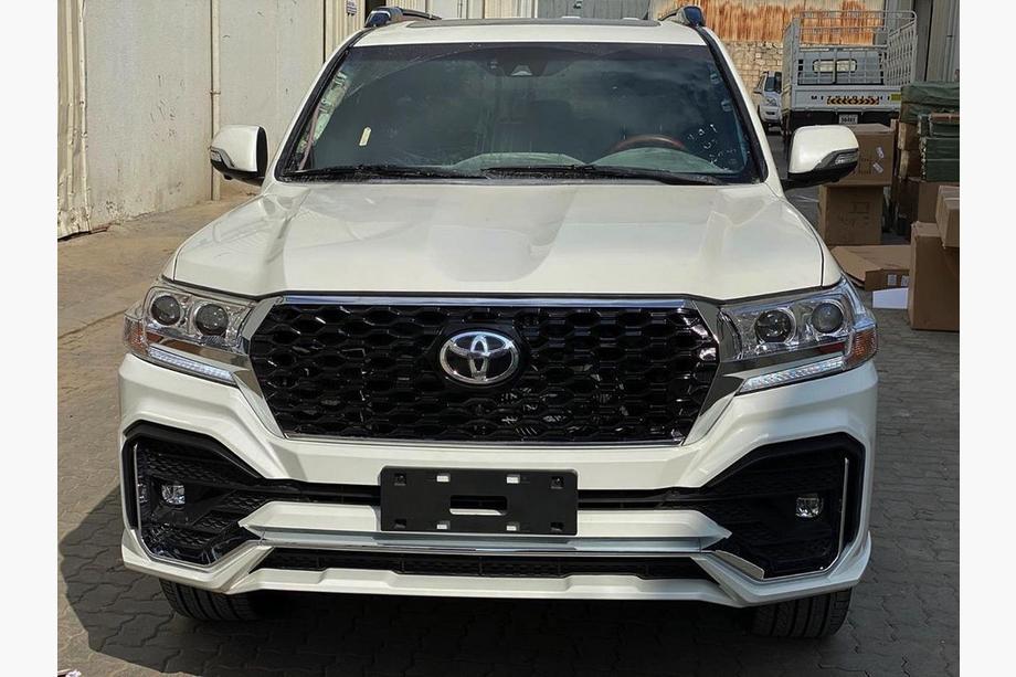 Toyota Land Cruiser 200 2007–2021 Restyling ombyggnadskit från LC200 2008-2015 till LC 2022 TRD EWAN Foto 3
