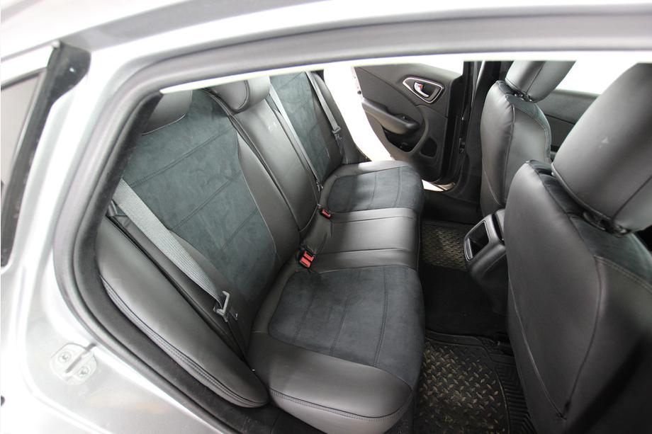 Chrysler 200 II 2014–2017 Sätesskydd i konstläder+tyg+Alcantara Antara A001 (komplett sats för hela kupén) Foto 6