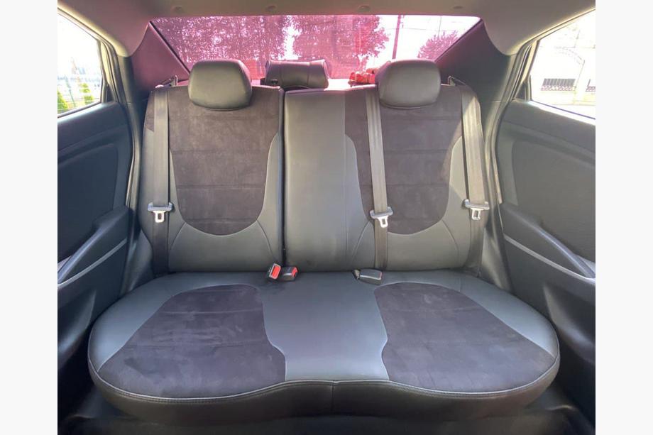 Hyundai Accent 2011–2017 Sätesskydd i konstläder+tyg+Alcantara Antara A001 (komplett sats för hela kupén) Foto 5