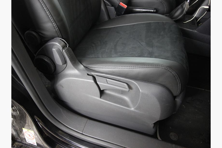Volkswagen Touran 2003–2010 Sätesskydd i konstläder+tyg+Alcantara Antara A001 (komplett sats för hela kupén) Foto 6